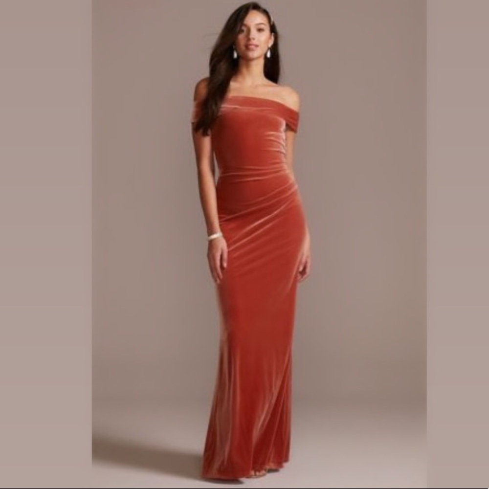 Davids Bridal Velvet Off The Shoulder Bridesmaid/Fall Formal Dress Size 20